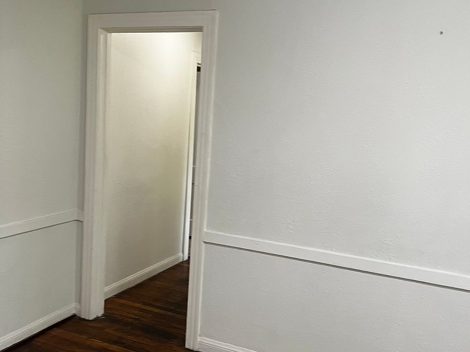 Building Photo 4