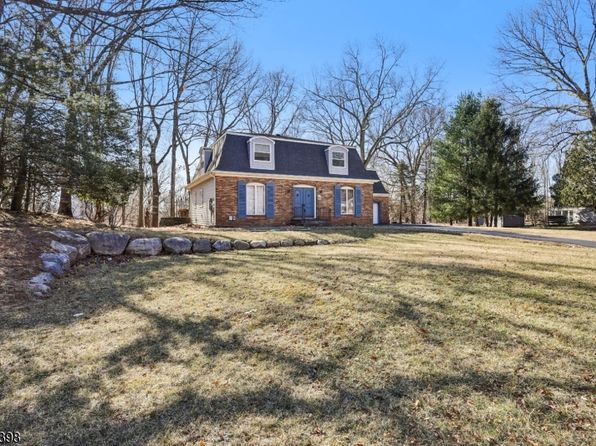 733 Riven Wood Rd, Franklin Lakes, NJ 07417