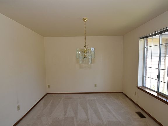 3rd image of 6914 71st Ave NE