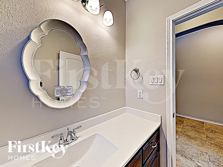 1724 Henderson Dr — Photo 14