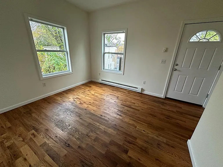 18 Hazel St — Photo 3