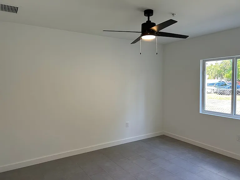 816 NW 3rd St #4 — Photo 12
