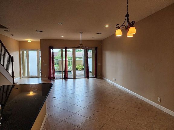 5th image of 3909 NE 21st Ave APT 2
