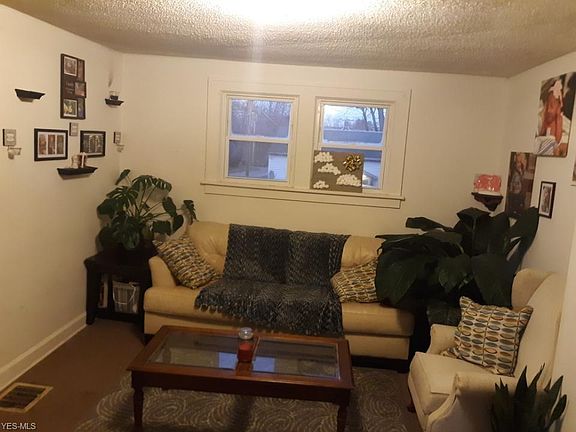 5th image of 457 Woodland Ave Unit 1/2