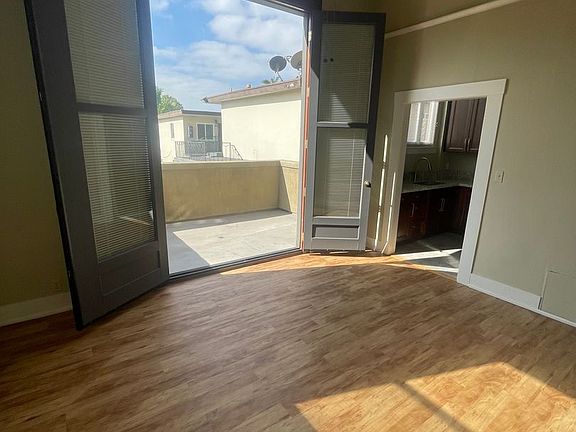 3rd image of 563 22nd St APT 1F