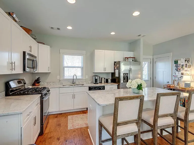 718 Centerpoint Ln — Photo 5