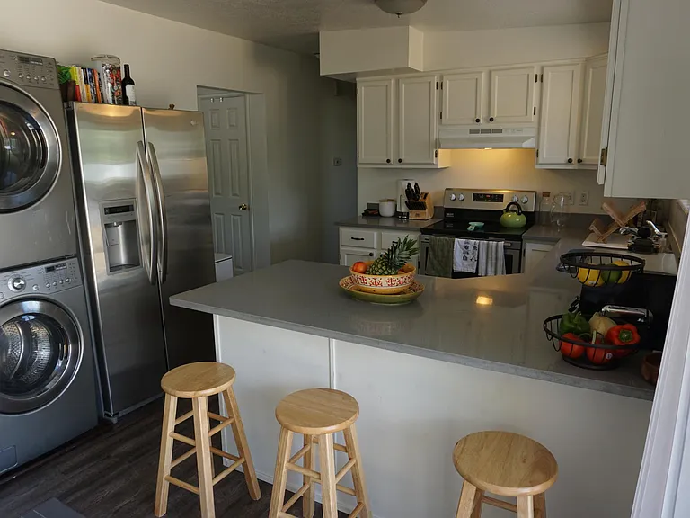 1383 E McCormick Way — Photo 7