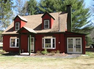 860 River Rd, Milanville, PA 18443