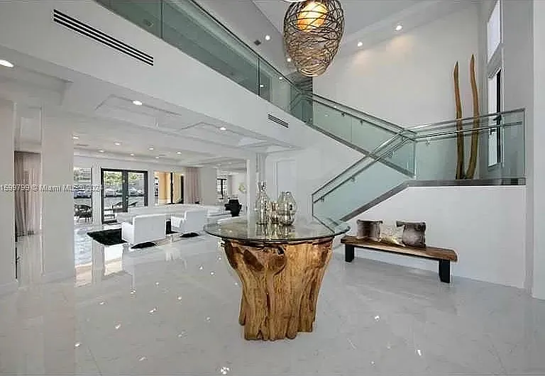 513 Palm Dr — Photo 6