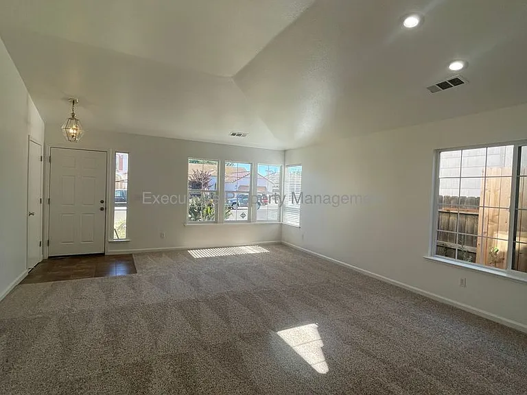 1449 Quiet Ct — Photo 2