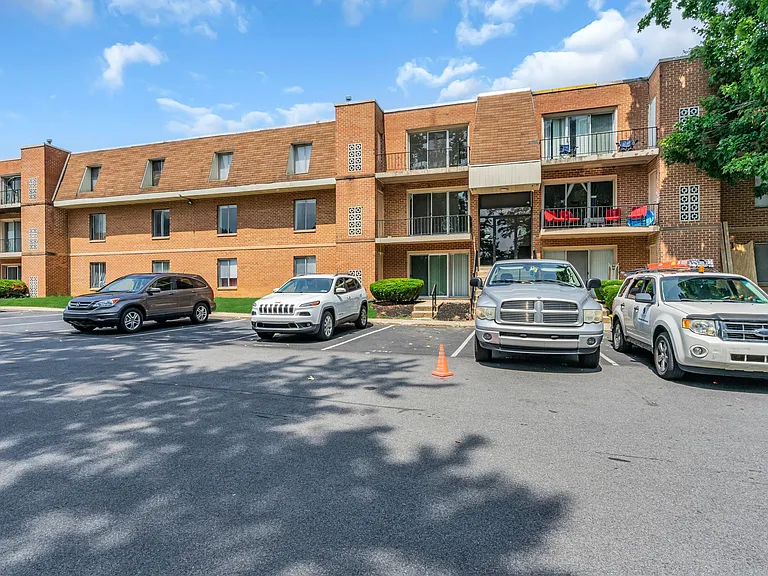 Ambassador Apartments — Photo 28