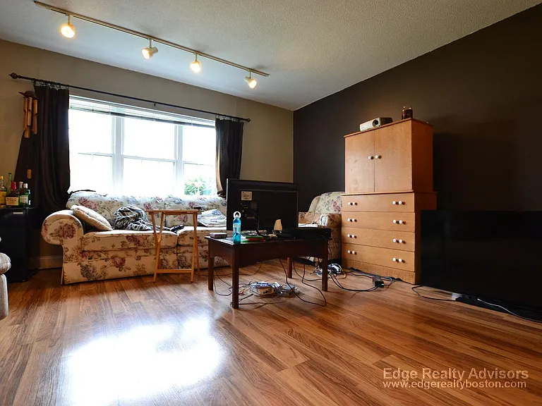190 Lake Shore Rd #1 — Photo 3