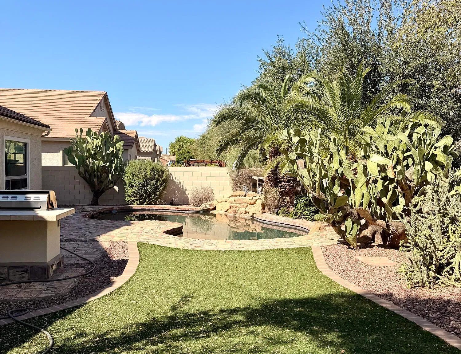 6 bed, 3.5 bath, 4081 sqft, $4,500 — Photo 1