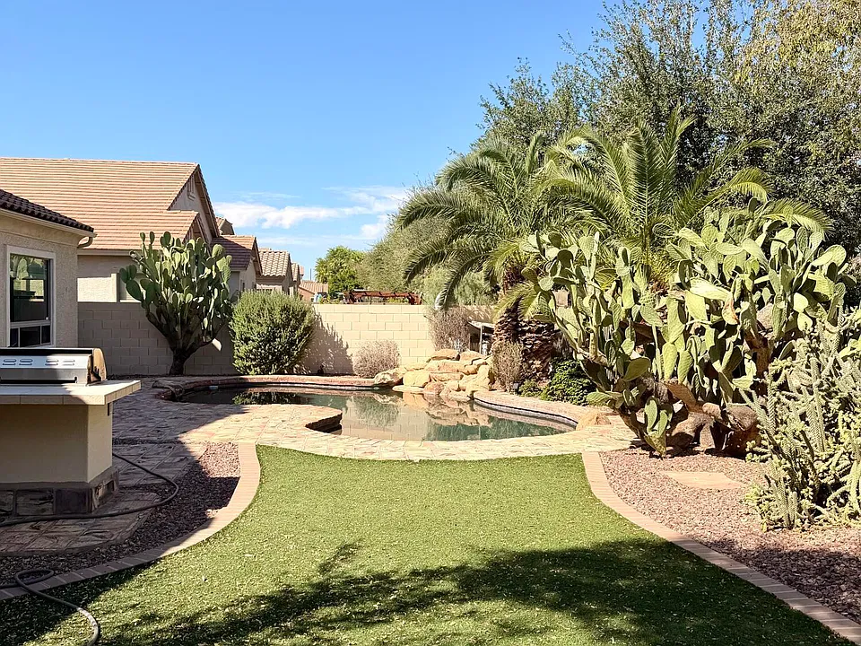 2280 E Indigo Dr