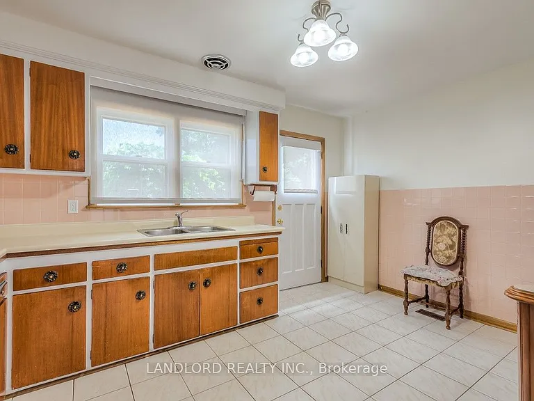 85 Greenlaw Ave — Photo 7