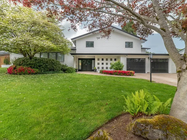 2085 Oakmont Way, Eugene, OR 97401