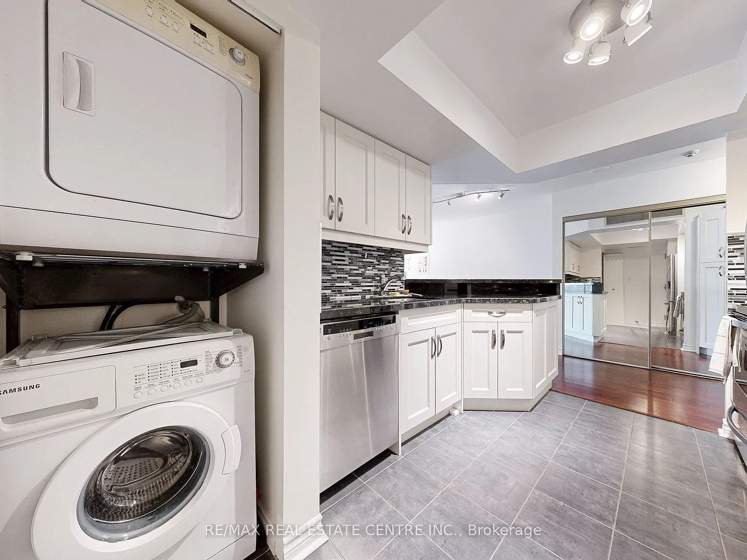 2 bed, $2,700 — Photo 4