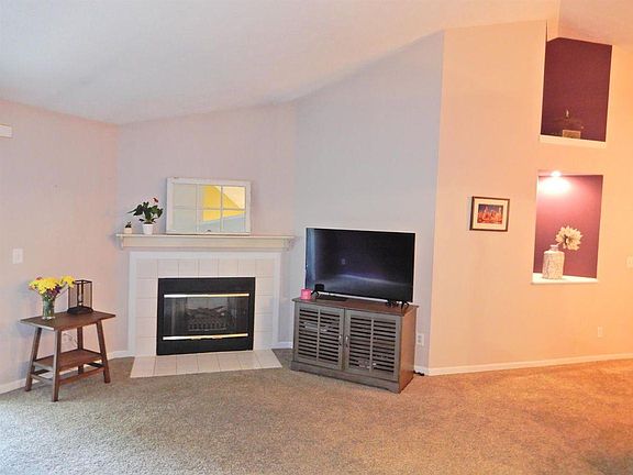3rd image of 150 Gateway Dr