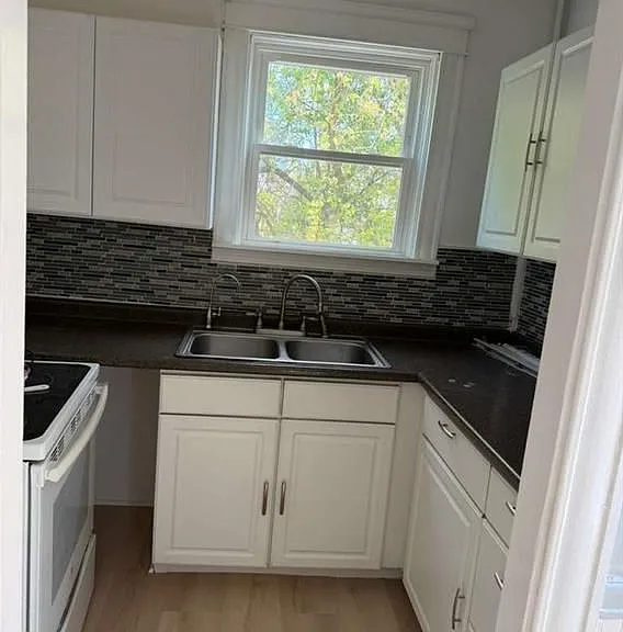 304 Webster Ave — Photo 15