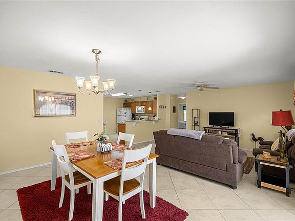 4th image of 2826 Salamanca St