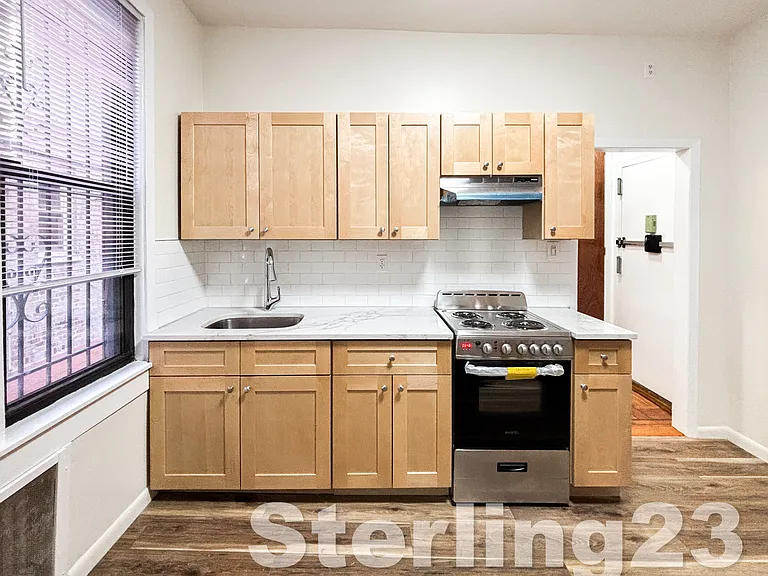 22-60 27th St #1A — Photo 4
