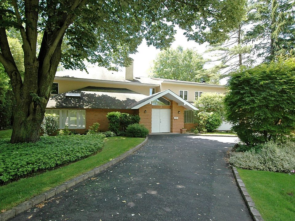 A Gem in Roslyn Height
