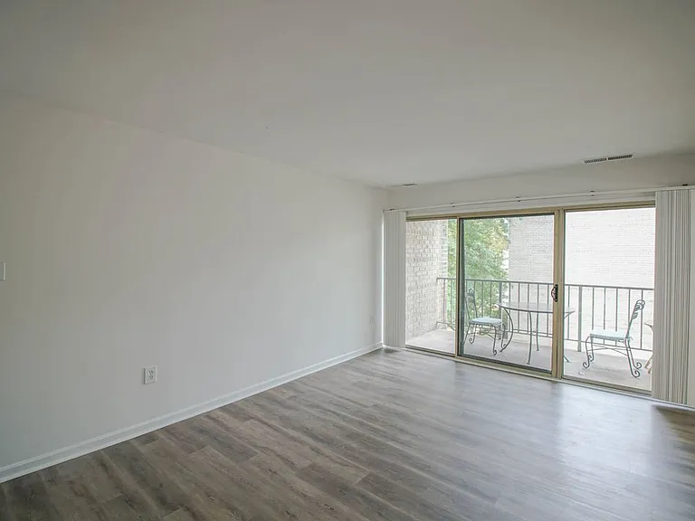 6 Canterbury Sq #301B — Photo 9