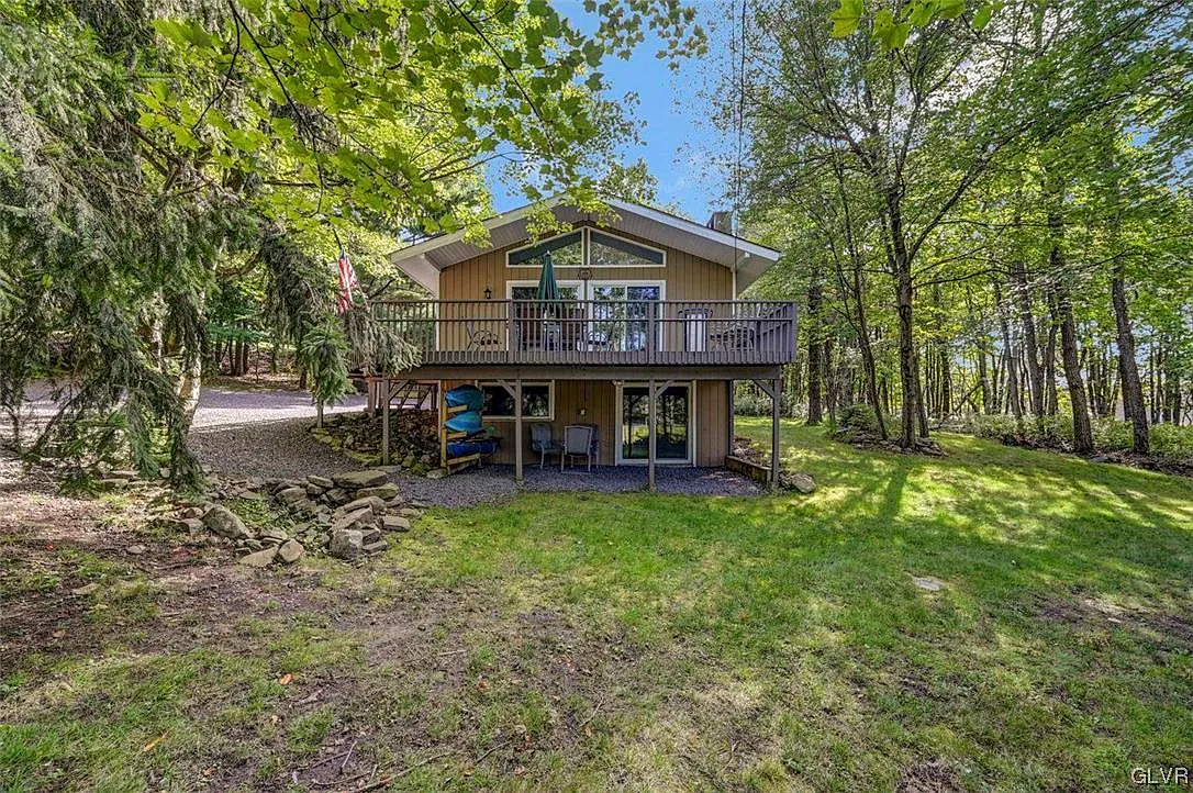 1046 Clover Rd photo 1