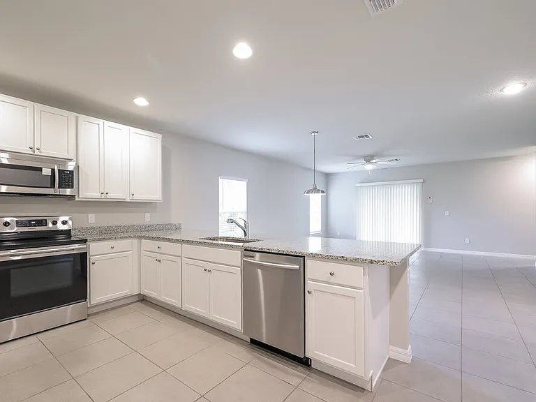 1201 Croydon Cir — Photo 6