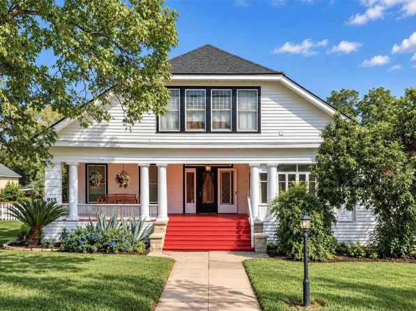 915 Saint Lawrence St, Gonzales, TX 78629