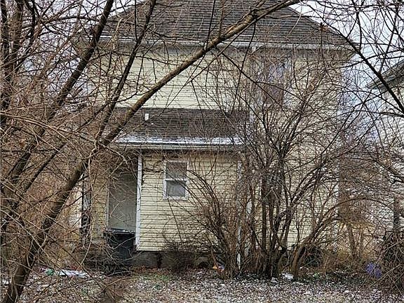 3rd image of 222 N Orchard Ave