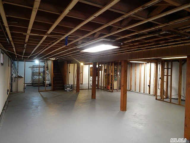 1st image of 7 Whitewood Dr