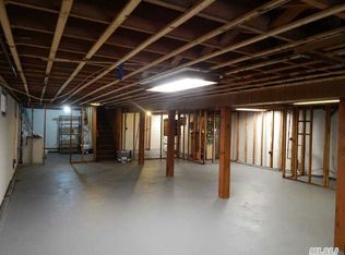 7 Whitewood Dr, Rocky Point, NY