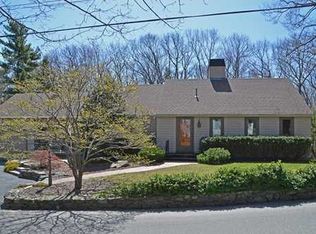 24 Olde Fort Rd, Cape Elizabeth, ME 04107