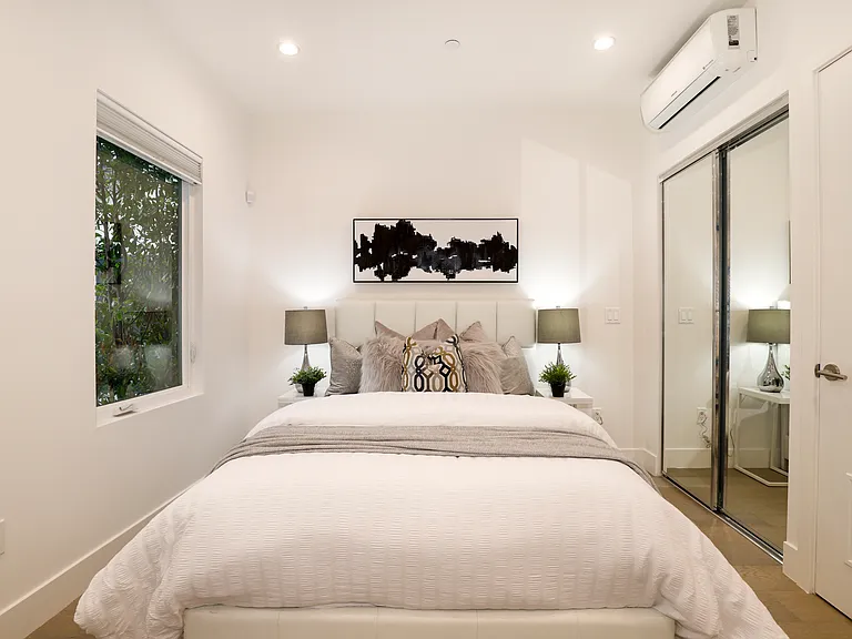 15122 Morrison St — Photo 11