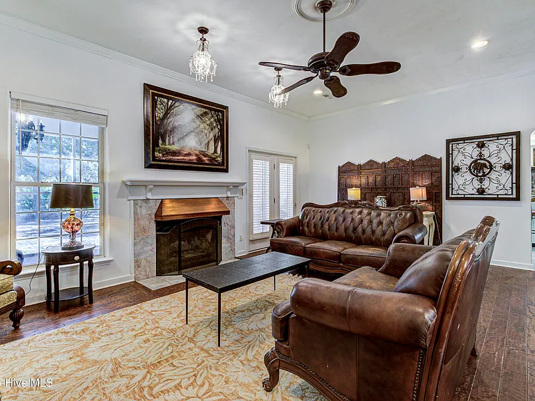 613 Clarendon Ave — Photo 12