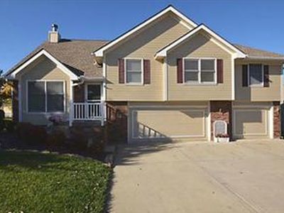 408 Lakeview Dr, Smithville, MO, 64089