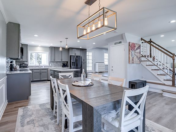 5th image of 3735 Camelot Dr