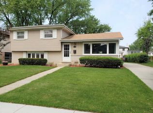 426 N 5th Ave, Des Plaines, IL 60016