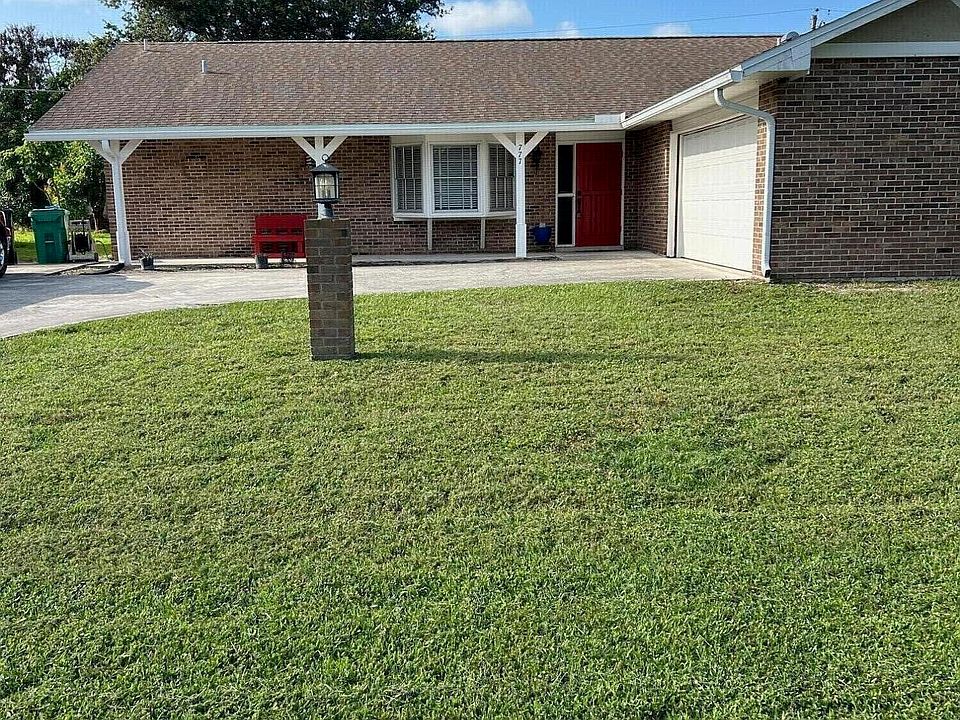 1st image of 777 SE Fallon Dr