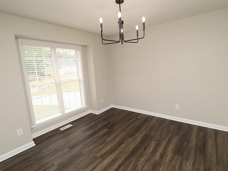 504 Noonday Ct — Photo 12