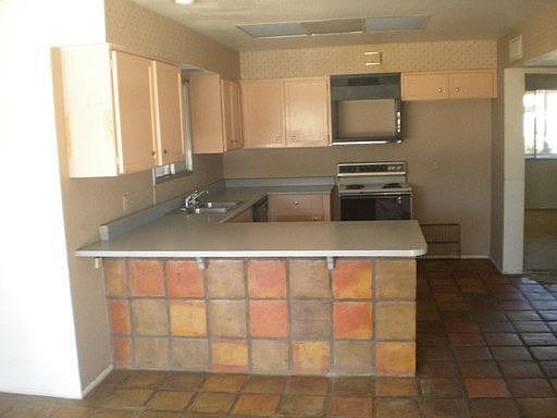 2nd image of 301 W Tam Oshanter Dr