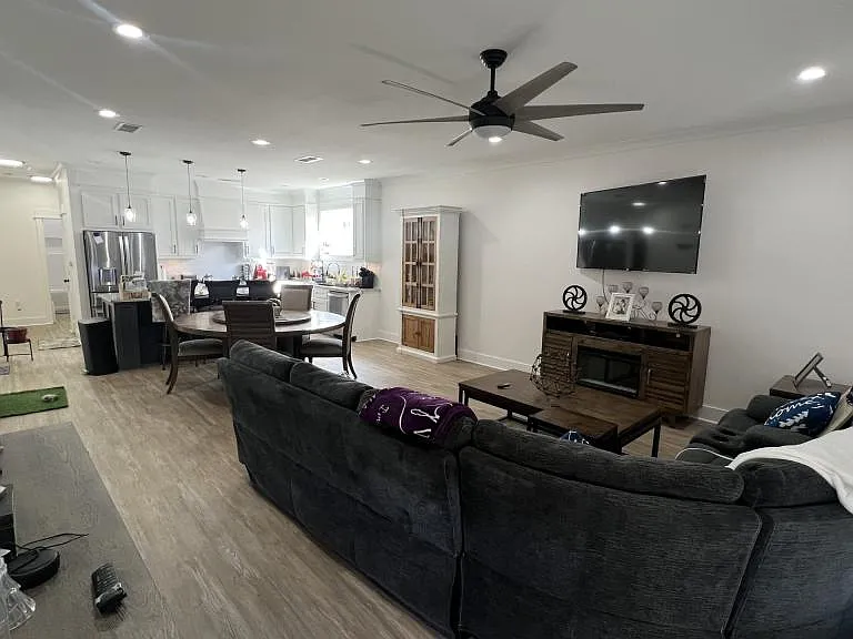 19 Bridgefield Ct — Photo 5