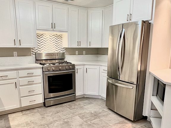 4 Kitchen_12302022