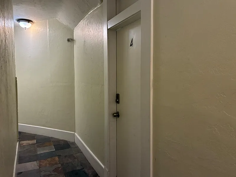 Studio, 1.0 bath, 400 sqft, $890 — Photo 2