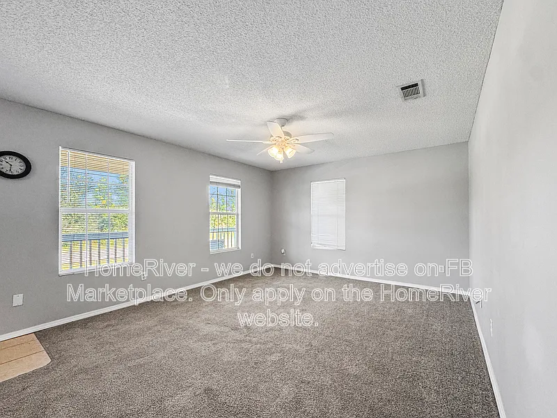 3 bed, 2.0 bath, 1275 sqft, $2,400 — Photo 4
