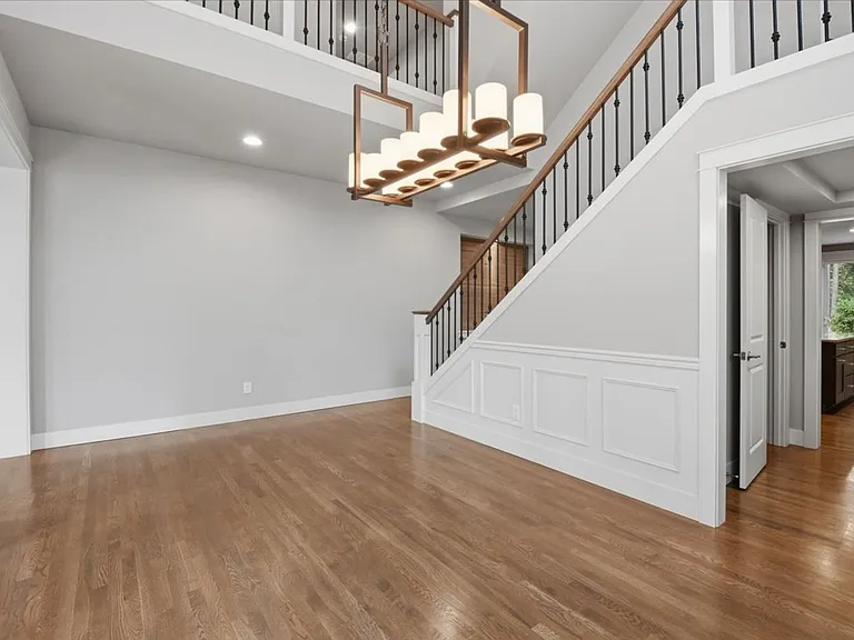 21384 NE 9th Pl — Photo 6