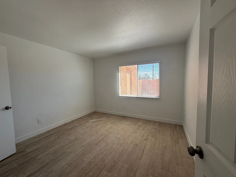 4035 S 45th Pl — Photo 9