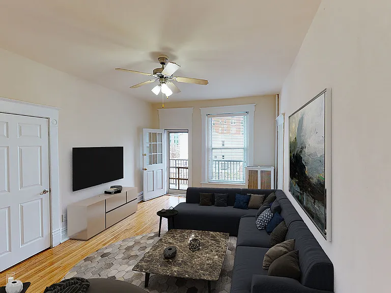 Dupont Apartments — Photo 6