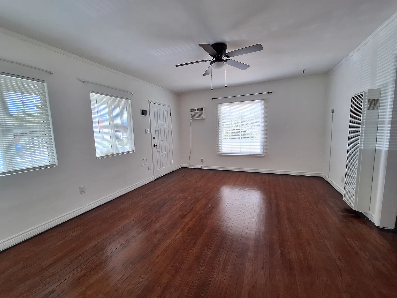 2 bed, 900 sqft, $3,250 — Photo 4